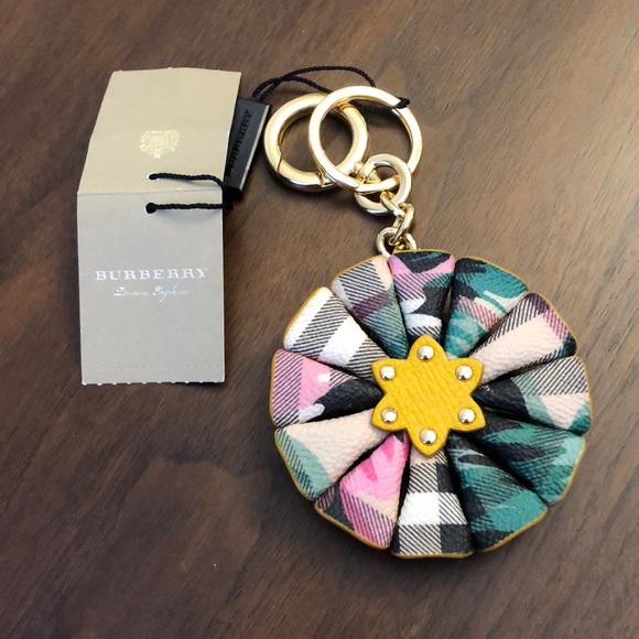 Burberry Flower Keychain - Picture 3 of 8